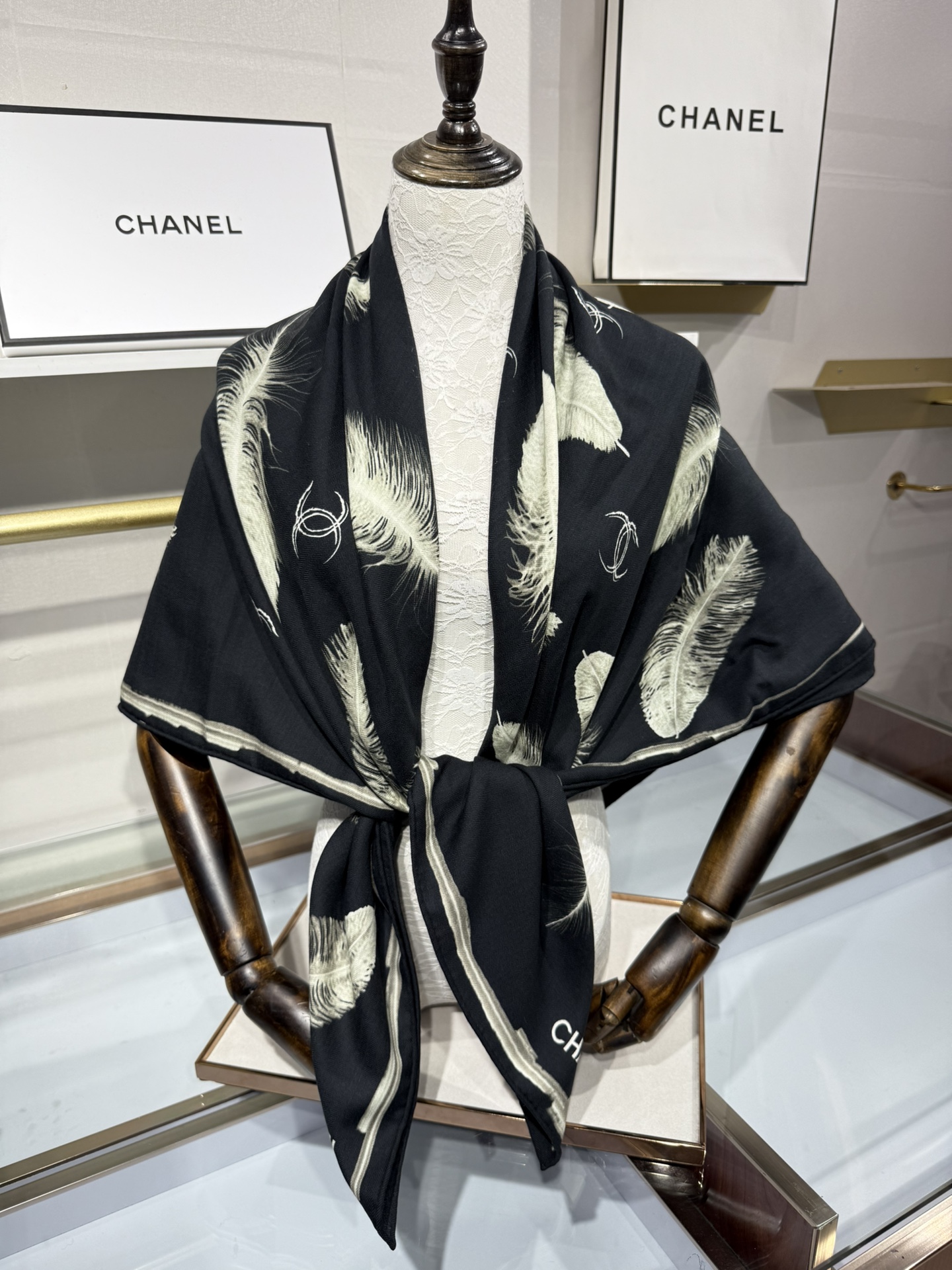 💟Chanel ~25秋冬新品～【贵妇羽毛系列】【140双面丝绒披肩】手工卷边丝绒方巾（30%桑蚕丝70