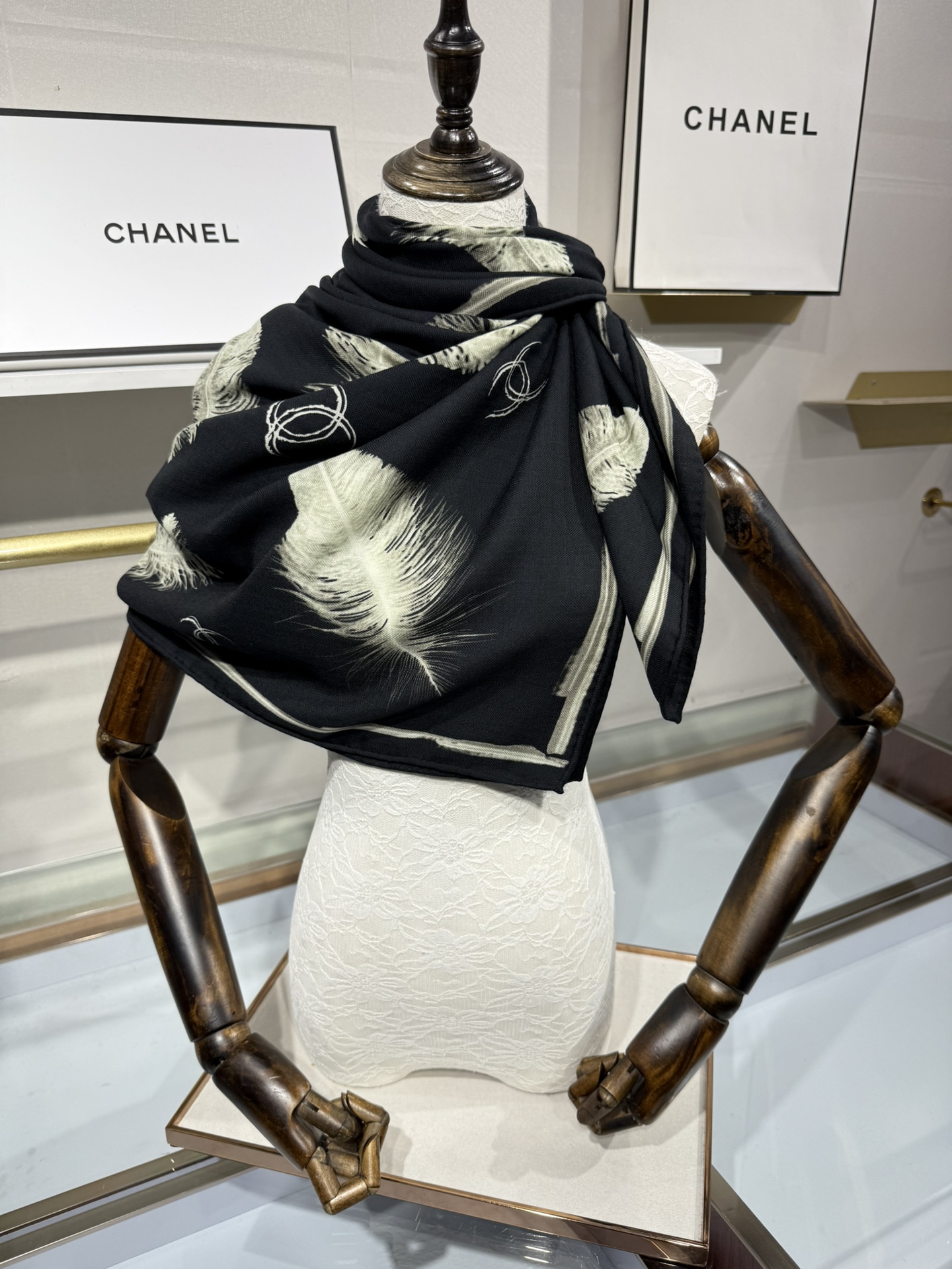 💟Chanel ~25秋冬新品～【贵妇羽毛系列】【140双面丝绒披肩】手工卷边丝绒方巾（30%桑蚕丝70
