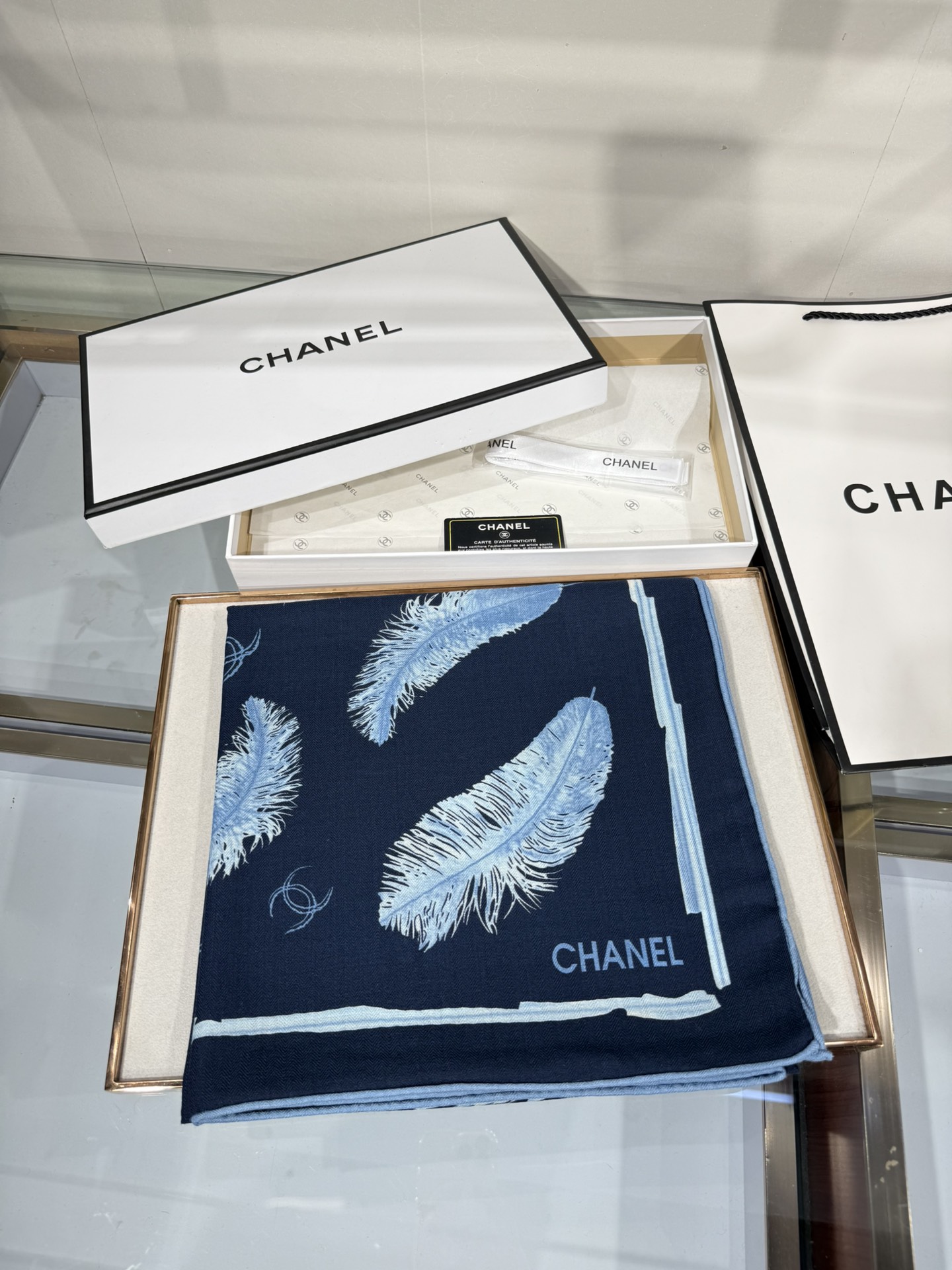 💟Chanel ~25秋冬新品～【贵妇羽毛系列】【140双面丝绒披肩】手工卷边丝绒方巾（30%桑蚕丝70