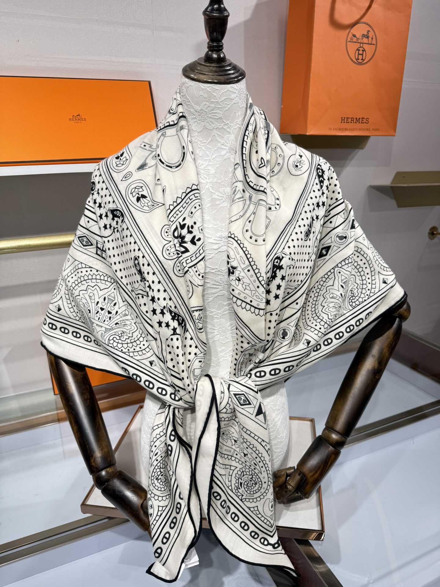 💟爱马 2025秋冬🆕140披肩—上新❤️【心之马Bandana】 长期主义 · 四季都离不开的披肩大号