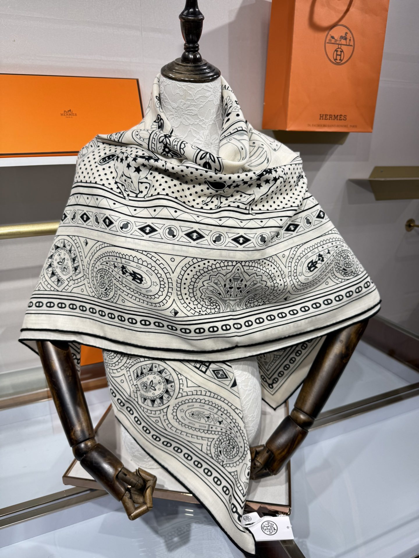 💟爱马 2025秋冬🆕140披肩—上新❤️【心之马Bandana】 长期主义 · 四季都离不开的披肩大号