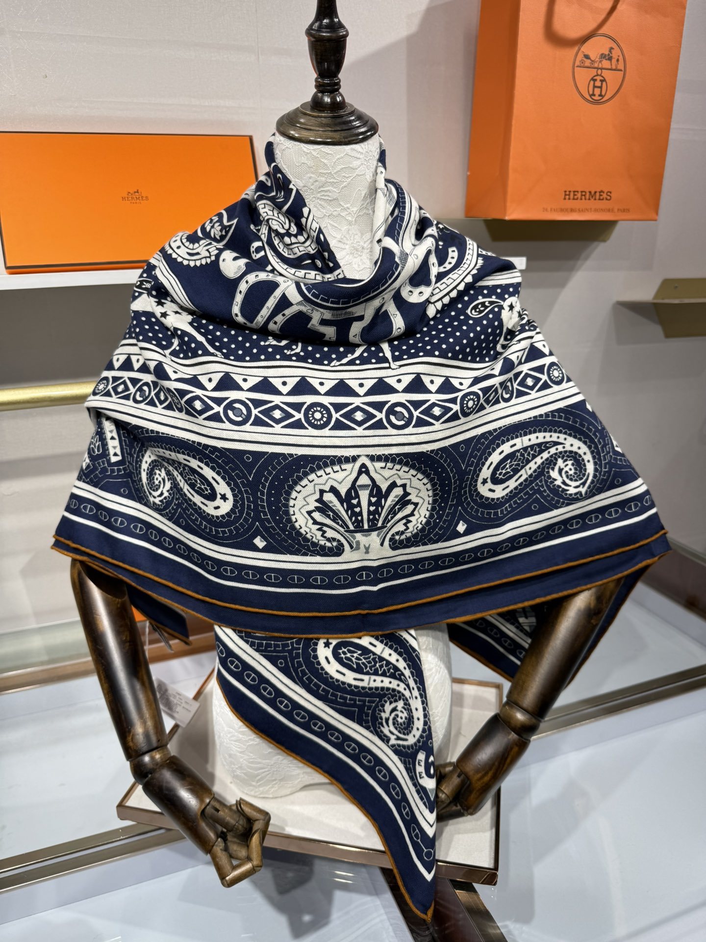 💟爱马 2025秋冬🆕140披肩—上新❤️【心之马Bandana】 长期主义 · 四季都离不开的披肩大号