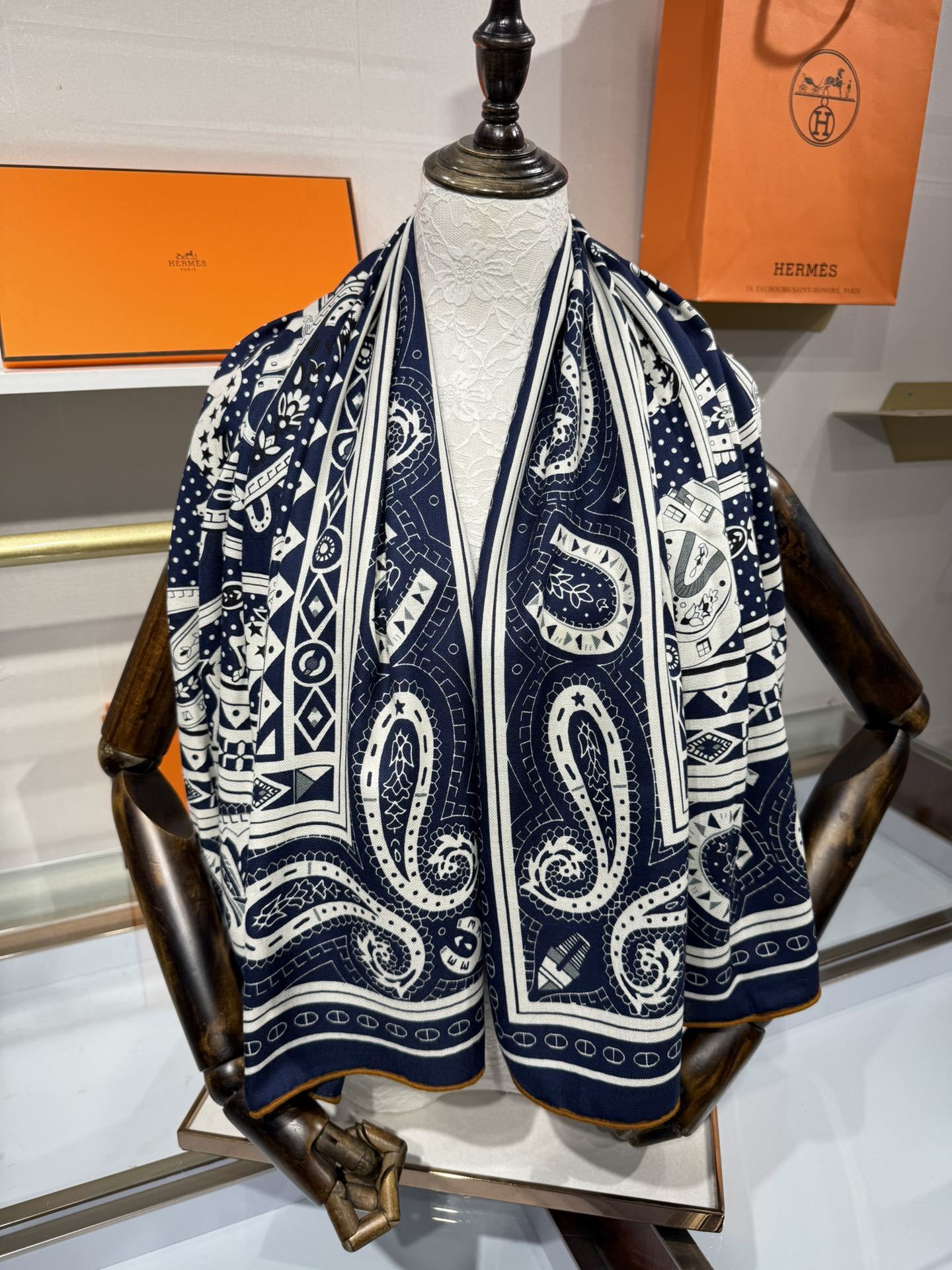 💟爱马 2025秋冬🆕140披肩—上新❤️【心之马Bandana】 长期主义 · 四季都离不开的披肩大号