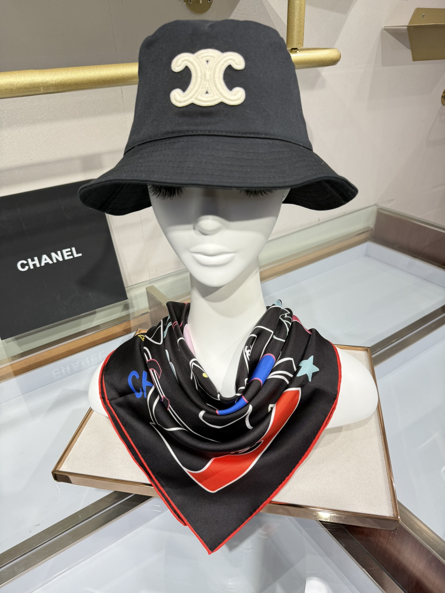 💟2025年90真丝双面上新💦💞18姆米真丝【90真丝斜纹双面同色佩戴】手工卷边斜纹真丝方巾（100%桑