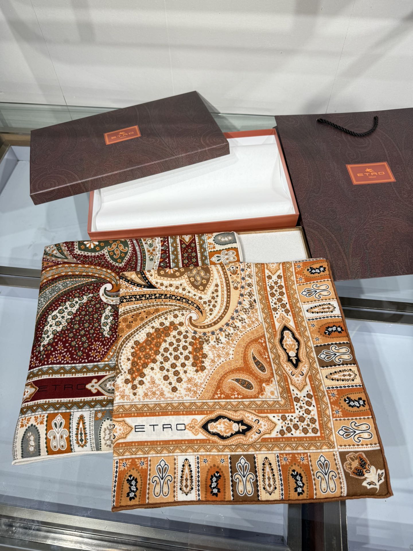 💟2025年 ETRo 秋冬抢先 上新💞【双面同色丝毛方巾】手工卷边山羊绒和真丝混纺披肩（70%山羊绒，