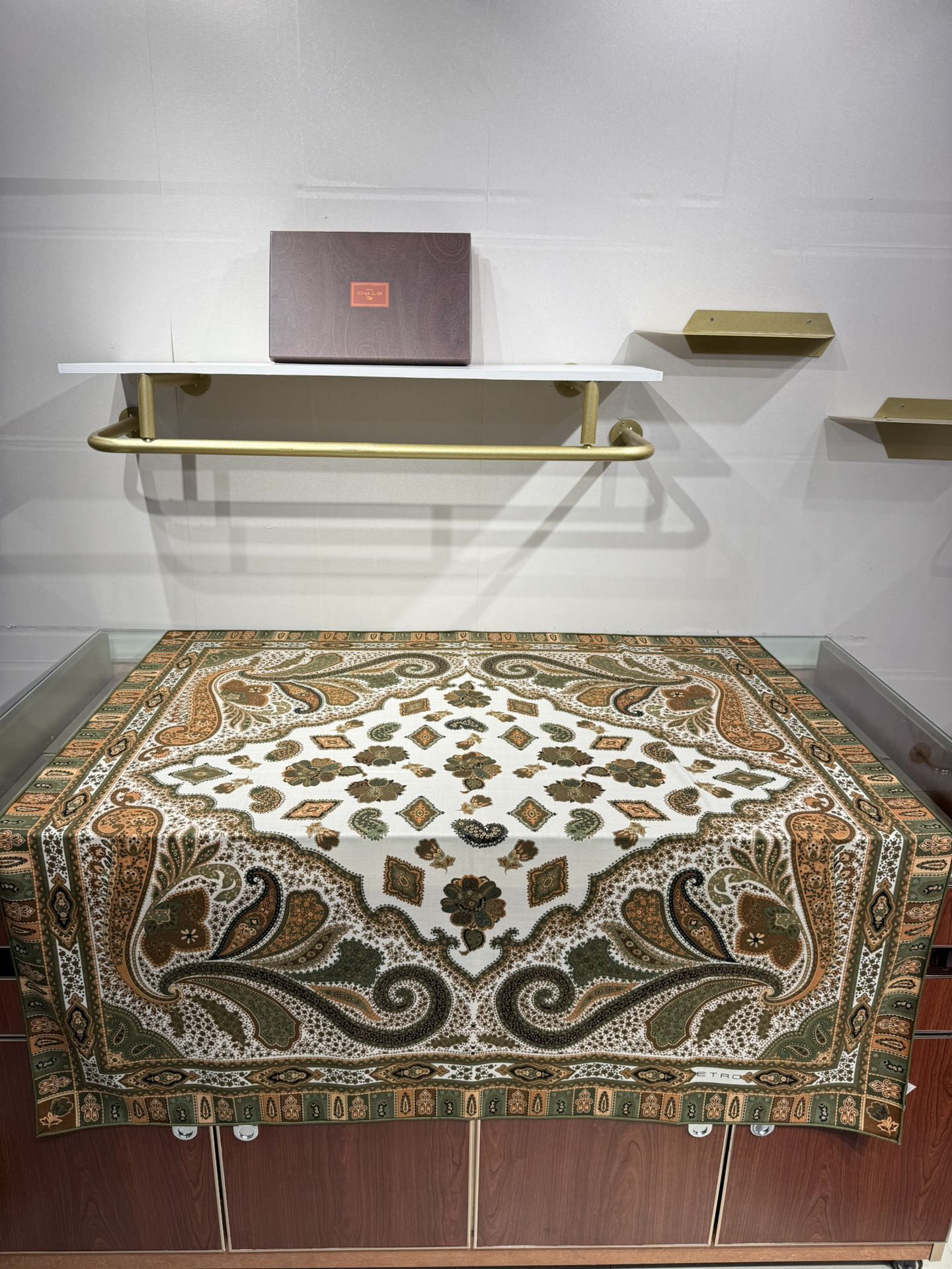 💟2025年 ETRo 秋冬抢先 上新💞【双面同色丝毛方巾】手工卷边山羊绒和真丝混纺披肩（70%山羊绒，