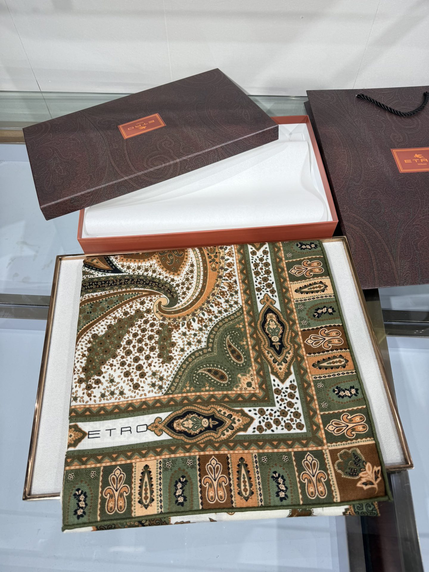 💟2025年 ETRo 秋冬抢先 上新💞【双面同色丝毛方巾】手工卷边山羊绒和真丝混纺披肩（70%山羊绒，