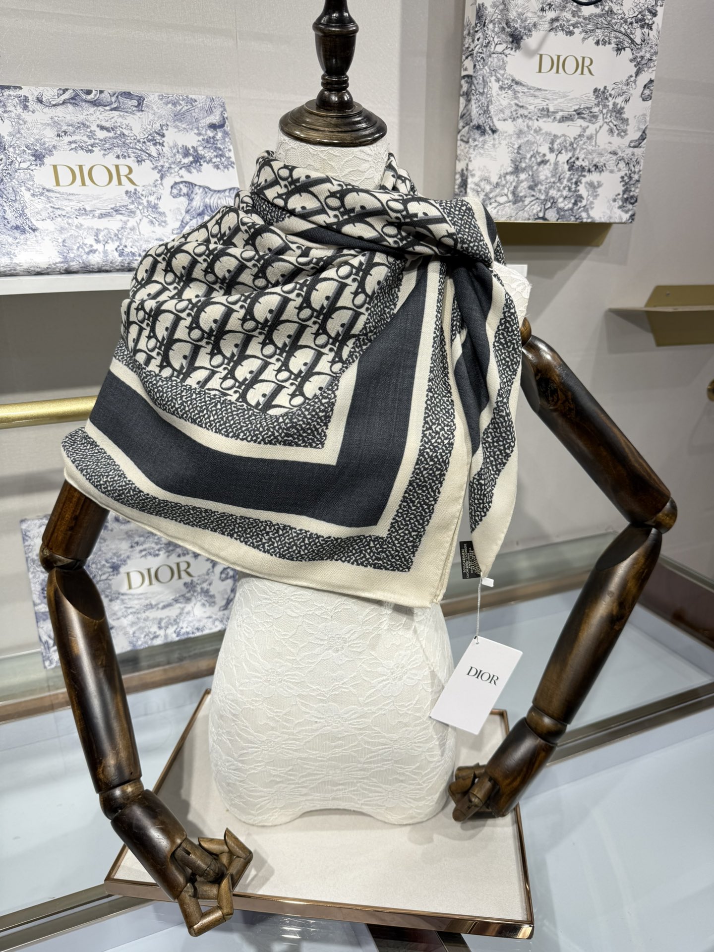 💟原单Dior老花【双面】方巾，高冷范，采用顶级羊绒材质，打造如婴儿肌肤般的手感， 业内最精确的印花工艺