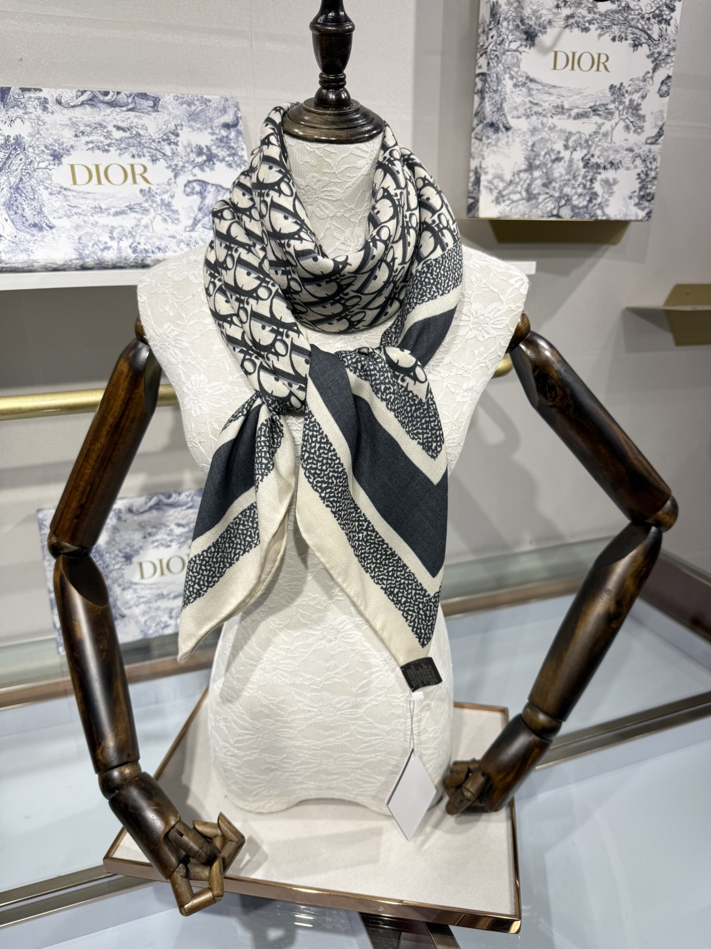 💟原单Dior老花【双面】方巾，高冷范，采用顶级羊绒材质，打造如婴儿肌肤般的手感， 业内最精确的印花工艺
