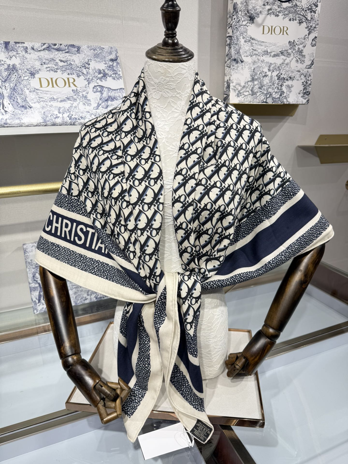 💟原单Dior老花【双面】方巾，高冷范，采用顶级羊绒材质，打造如婴儿肌肤般的手感， 业内最精确的印花工艺