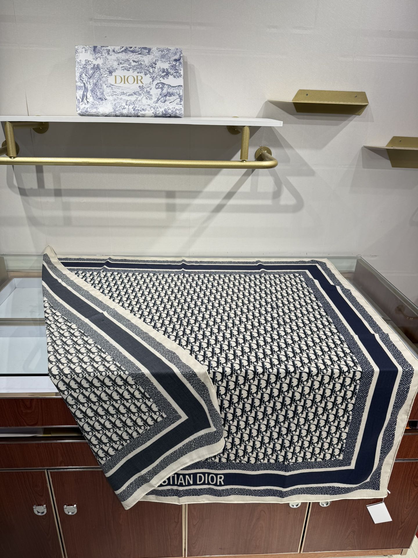 💟原单Dior老花【双面】方巾，高冷范，采用顶级羊绒材质，打造如婴儿肌肤般的手感， 业内最精确的印花工艺