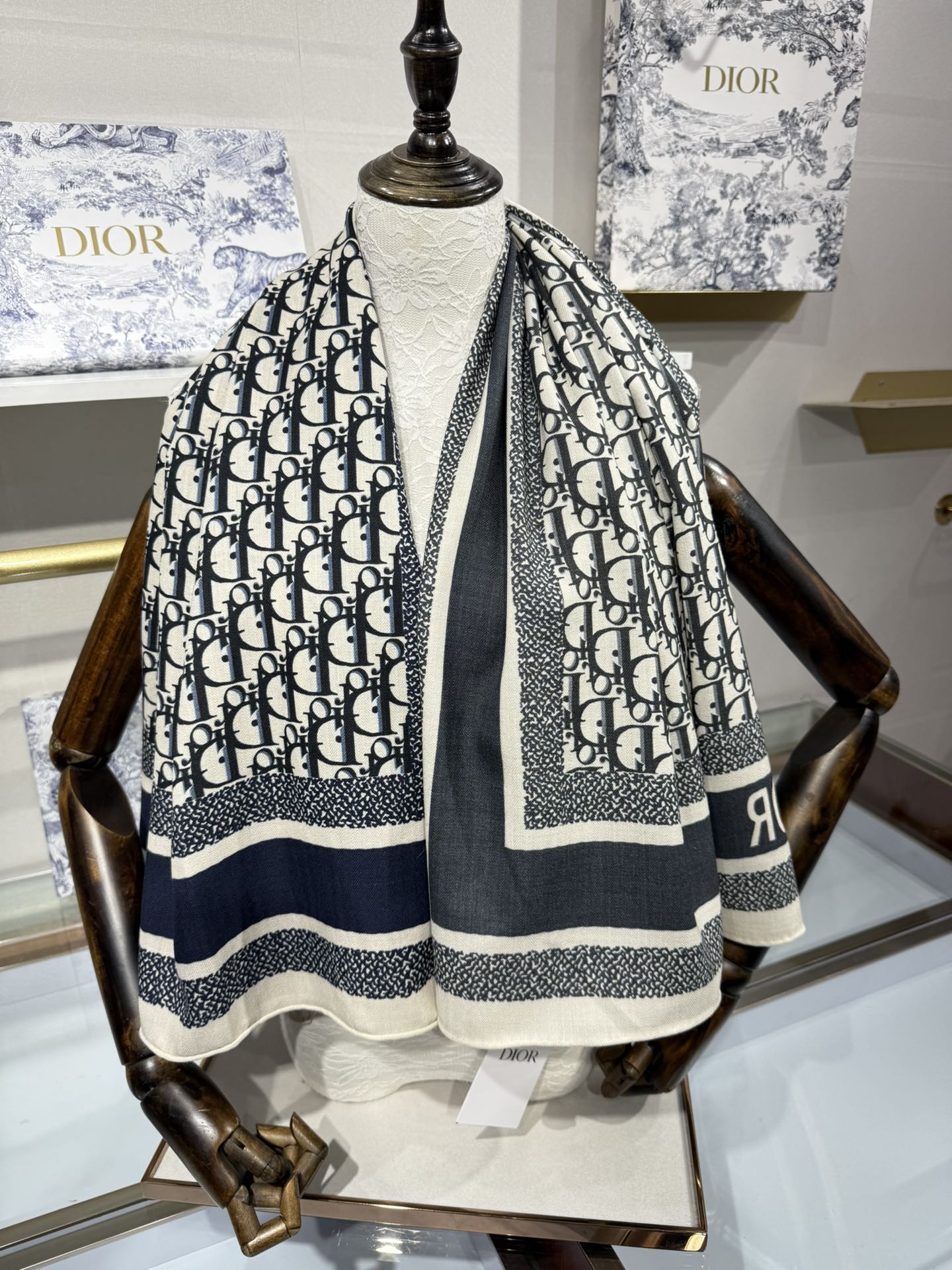 💟原单Dior老花【双面】方巾，高冷范，采用顶级羊绒材质，打造如婴儿肌肤般的手感， 业内最精确的印花工艺