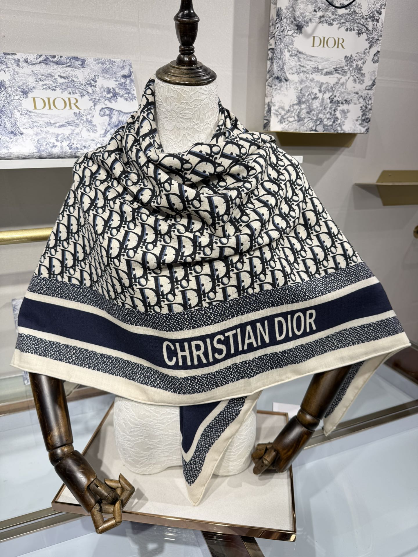 💟原单Dior老花【双面】方巾，高冷范，采用顶级羊绒材质，打造如婴儿肌肤般的手感， 业内最精确的印花工艺