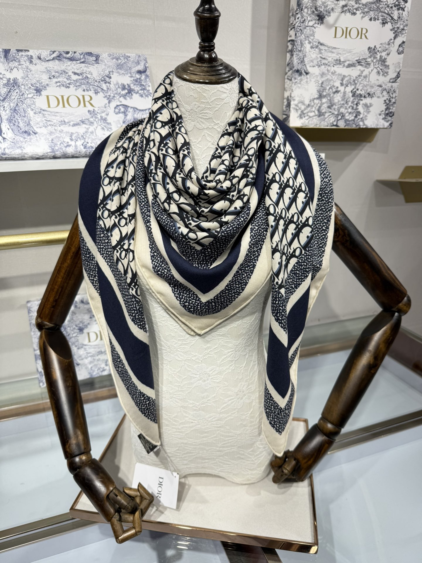 💟原单Dior老花【双面】方巾，高冷范，采用顶级羊绒材质，打造如婴儿肌肤般的手感， 业内最精确的印花工艺