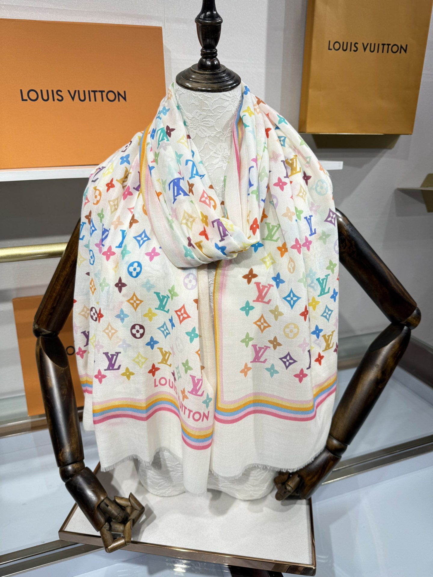 💟上新🌈 原版品质～～ Lv专柜款～就是告诉大家这款必须收～🆕❤️ 新款长羊绒😍专柜同步🌈✨这个size