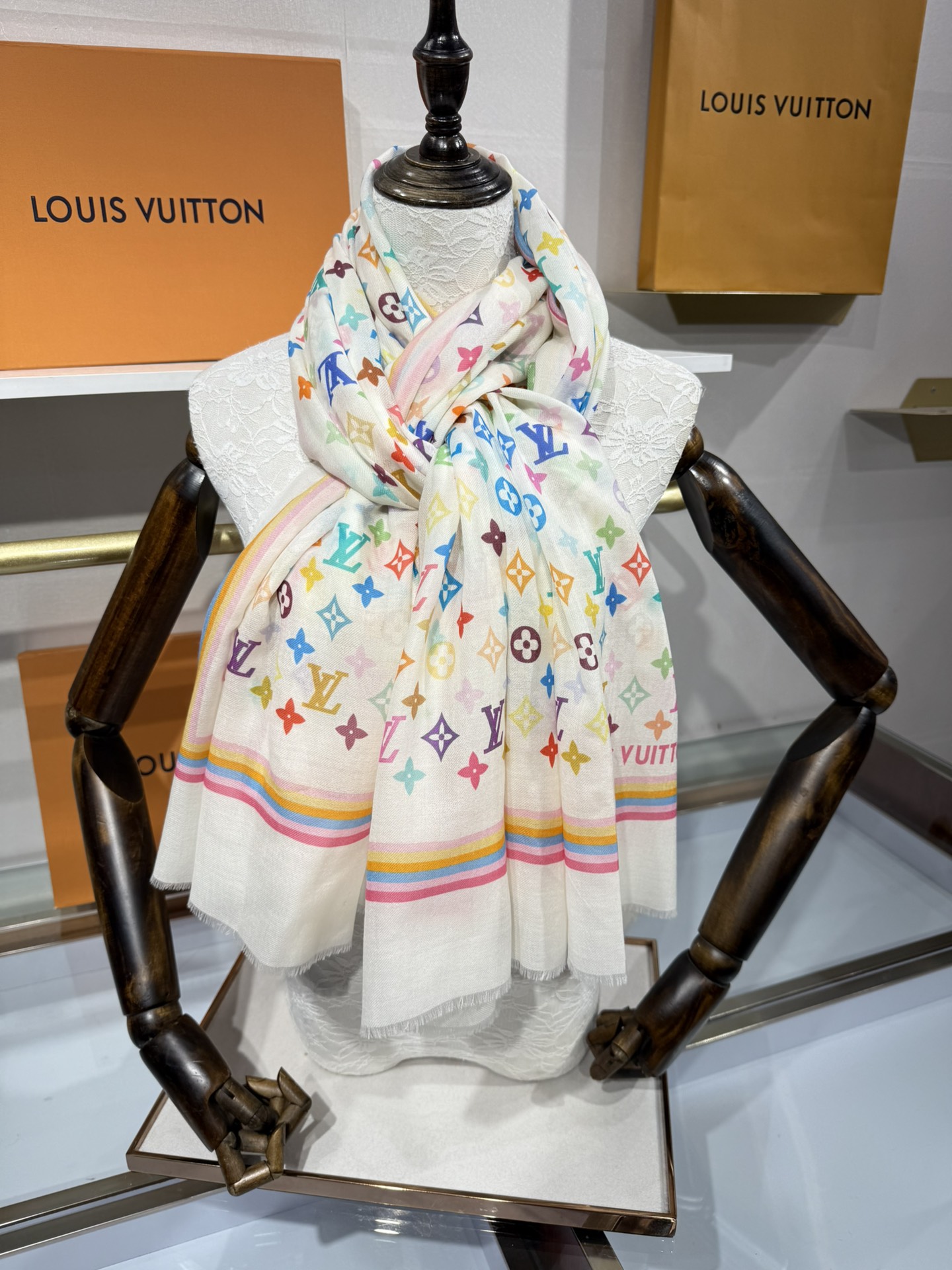 💟上新🌈 原版品质～～ Lv专柜款～就是告诉大家这款必须收～🆕❤️ 新款长羊绒😍专柜同步🌈✨这个size