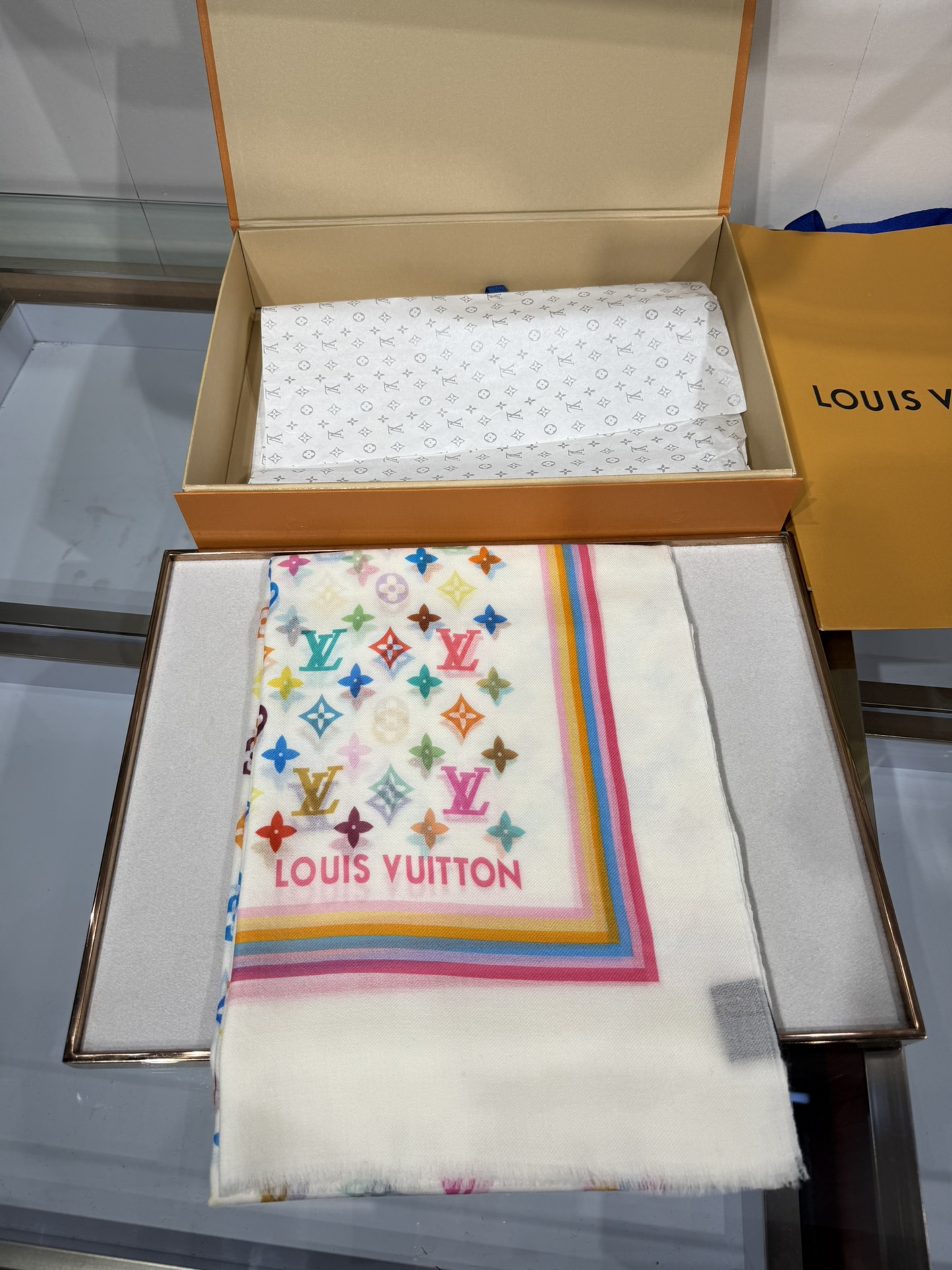 💟上新🌈 原版品质～～ Lv专柜款～就是告诉大家这款必须收～🆕❤️ 新款长羊绒😍专柜同步🌈✨这个size