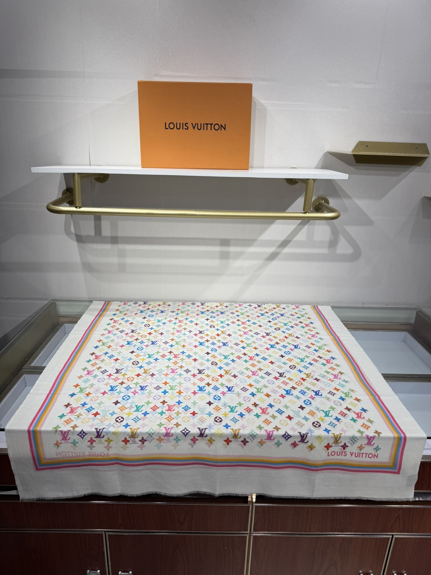 💟上新🌈 原版品质～～ Lv专柜款～就是告诉大家这款必须收～🆕❤️ 新款长羊绒😍专柜同步🌈✨这个size