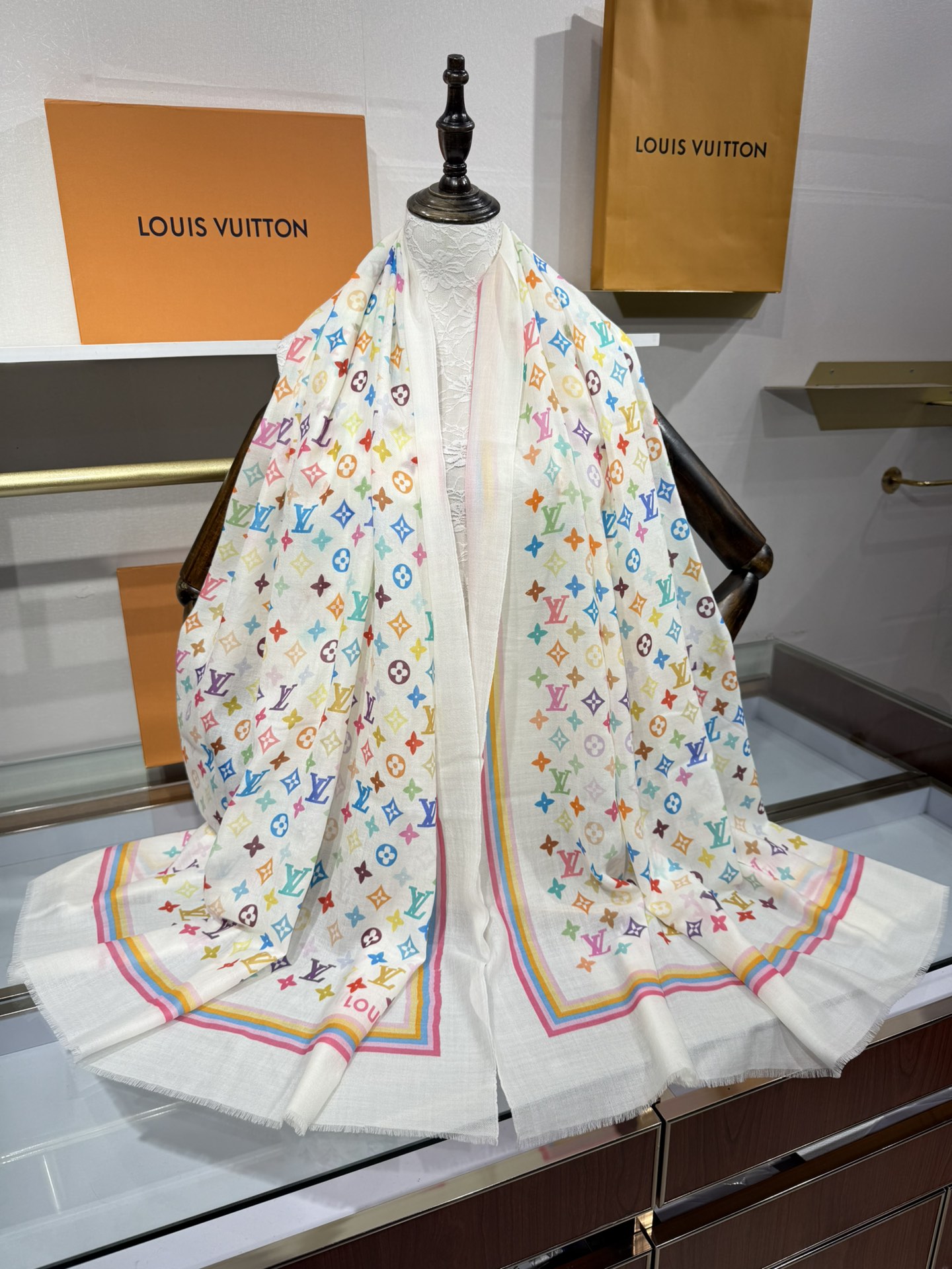 💟上新🌈 原版品质～～ Lv专柜款～就是告诉大家这款必须收～🆕❤️ 新款长羊绒😍专柜同步🌈✨这个size