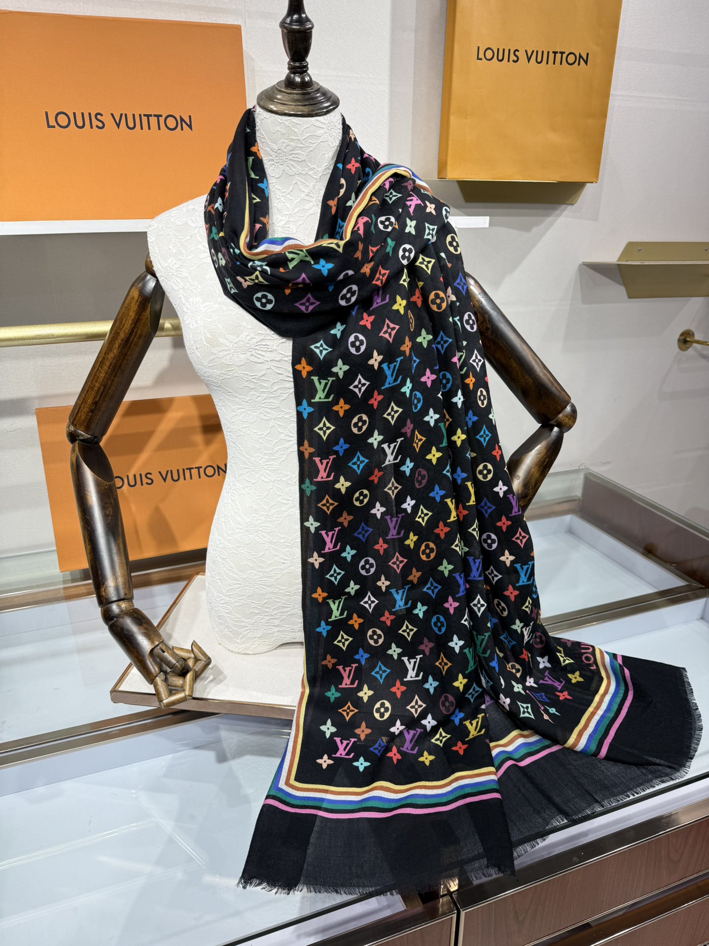 💟上新🌈 原版品质～～ Lv专柜款～就是告诉大家这款必须收～🆕❤️ 新款长羊绒😍专柜同步🌈✨这个size