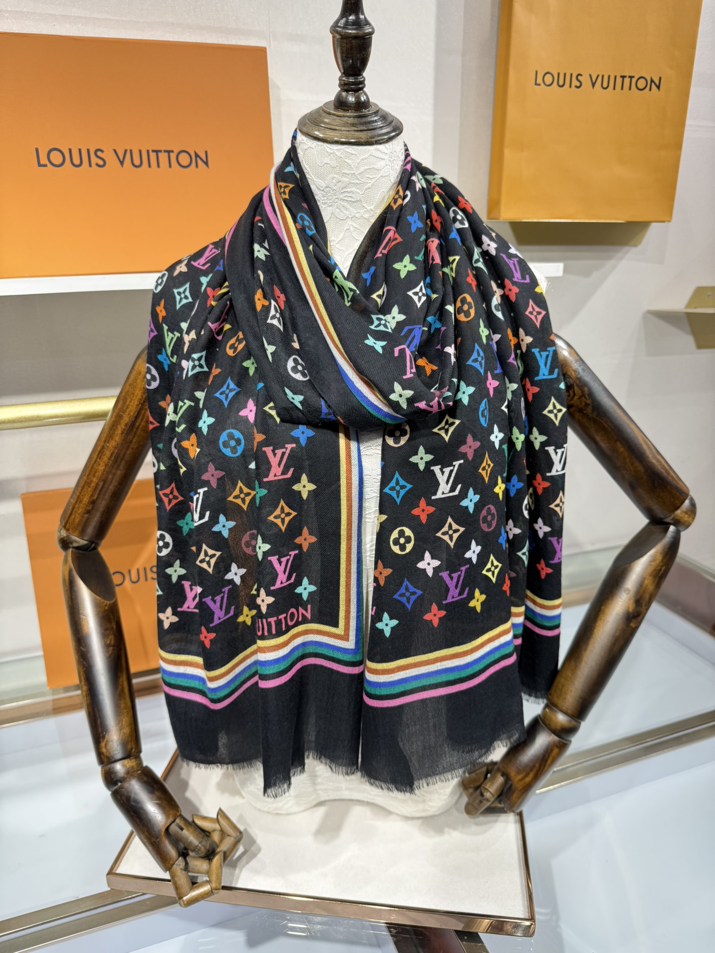 💟上新🌈 原版品质～～ Lv专柜款～就是告诉大家这款必须收～🆕❤️ 新款长羊绒😍专柜同步🌈✨这个size