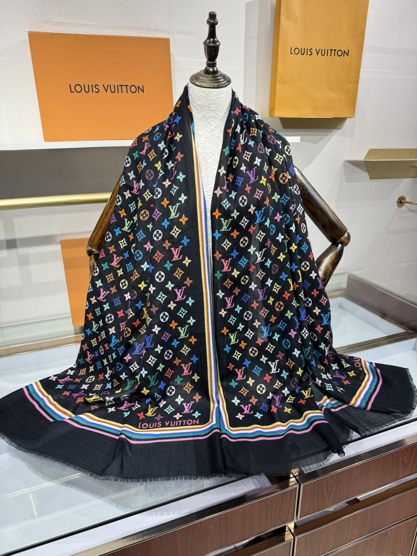 💟上新🌈 原版品质～～ Lv专柜款～就是告诉大家这款必须收～🆕❤️ 新款长羊绒😍专柜同步🌈✨这个size