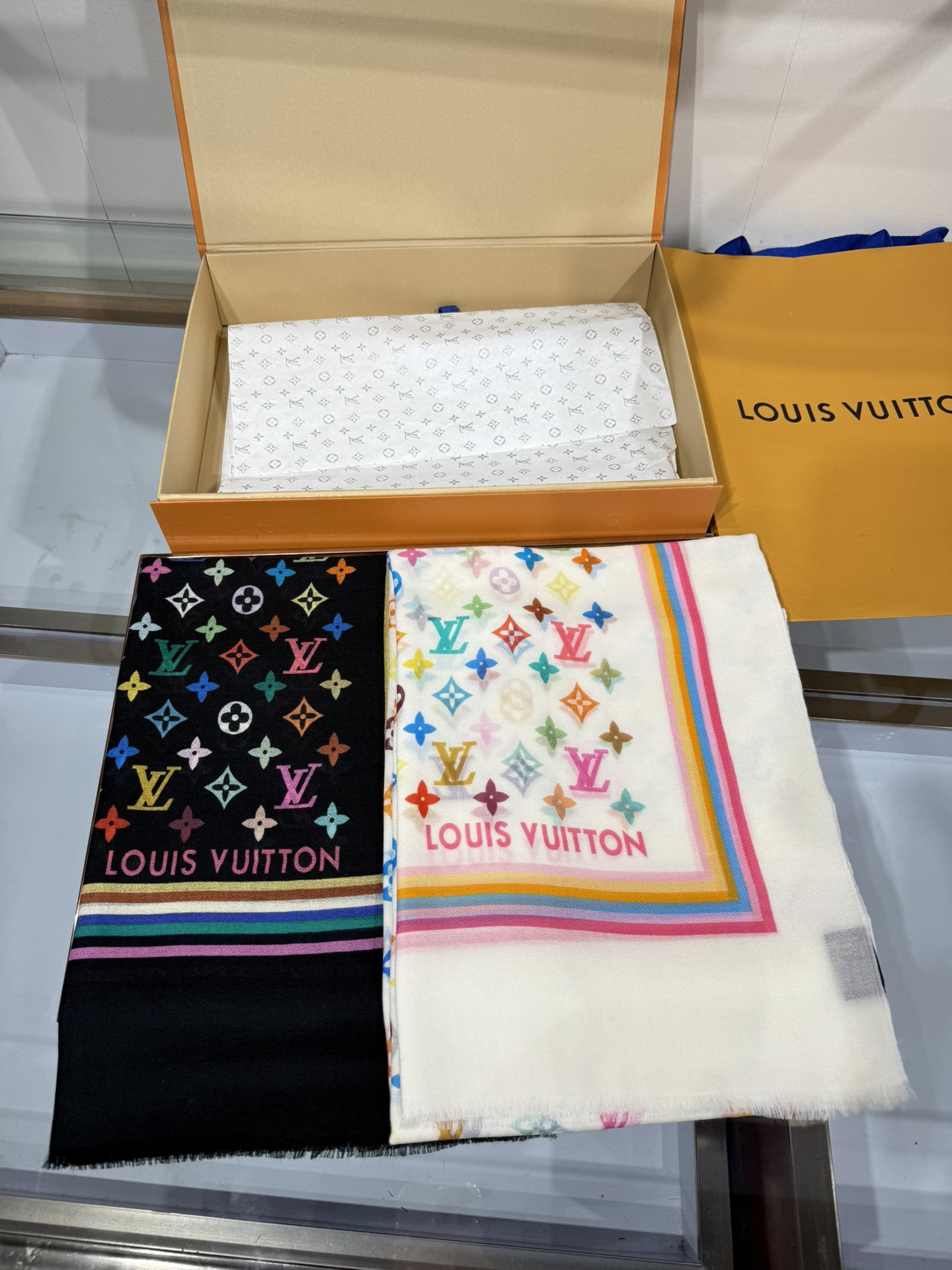 💟上新🌈 原版品质～～ Lv专柜款～就是告诉大家这款必须收～🆕❤️ 新款长羊绒😍专柜同步🌈✨这个size