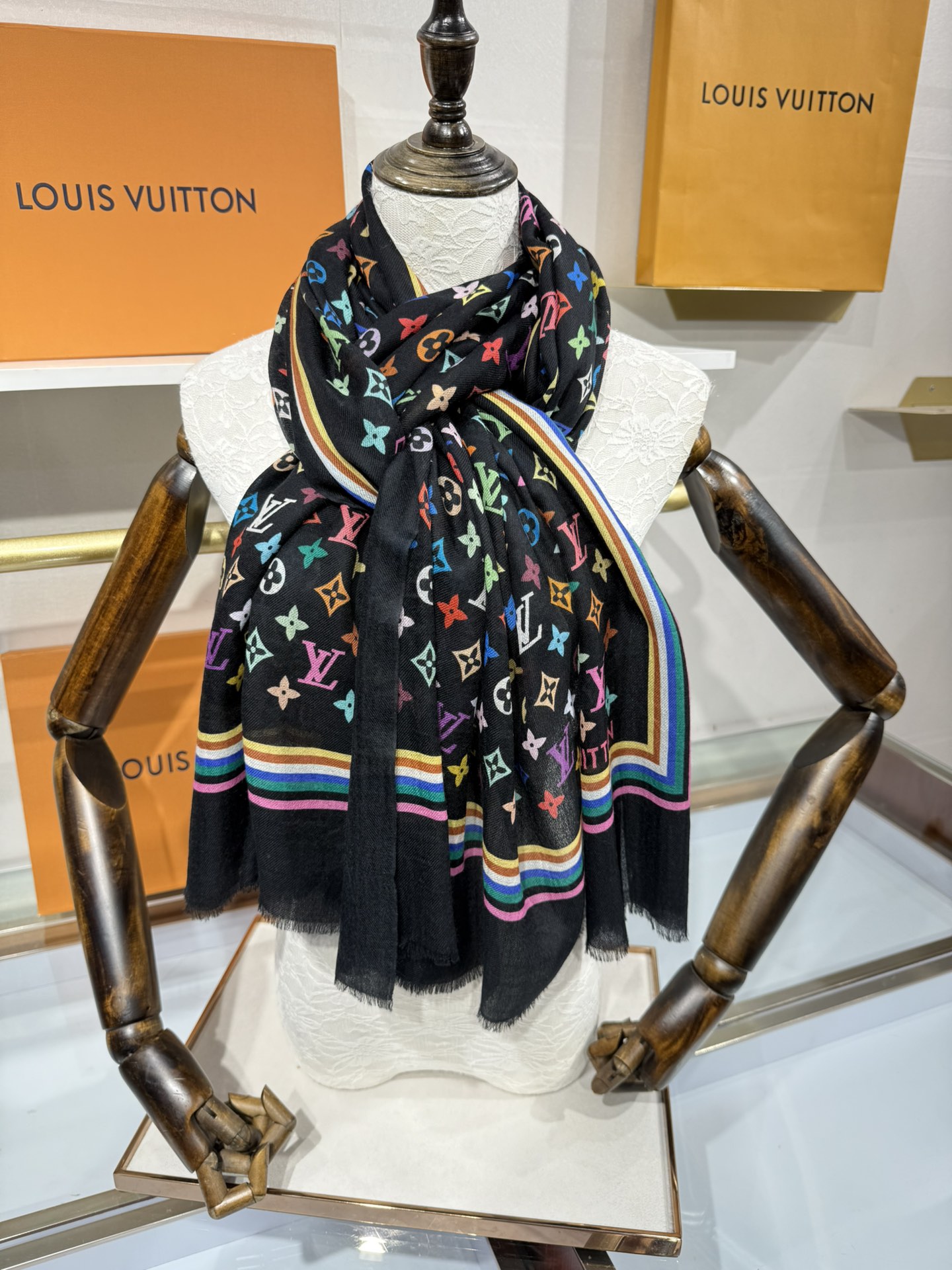 💟上新🌈 原版品质～～ Lv专柜款～就是告诉大家这款必须收～🆕❤️ 新款长羊绒😍专柜同步🌈✨这个size