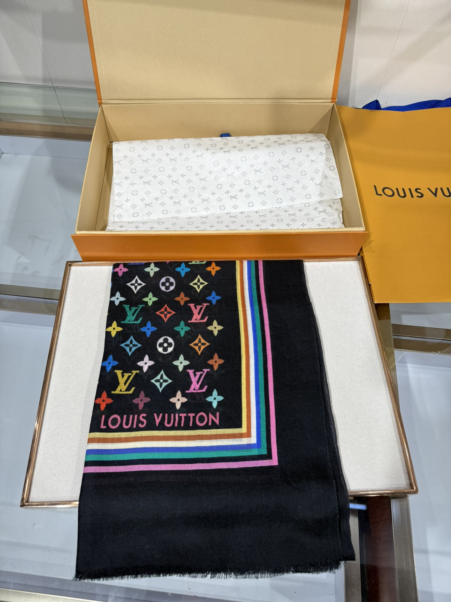 💟上新🌈 原版品质～～ Lv专柜款～就是告诉大家这款必须收～🆕❤️ 新款长羊绒😍专柜同步🌈✨这个size