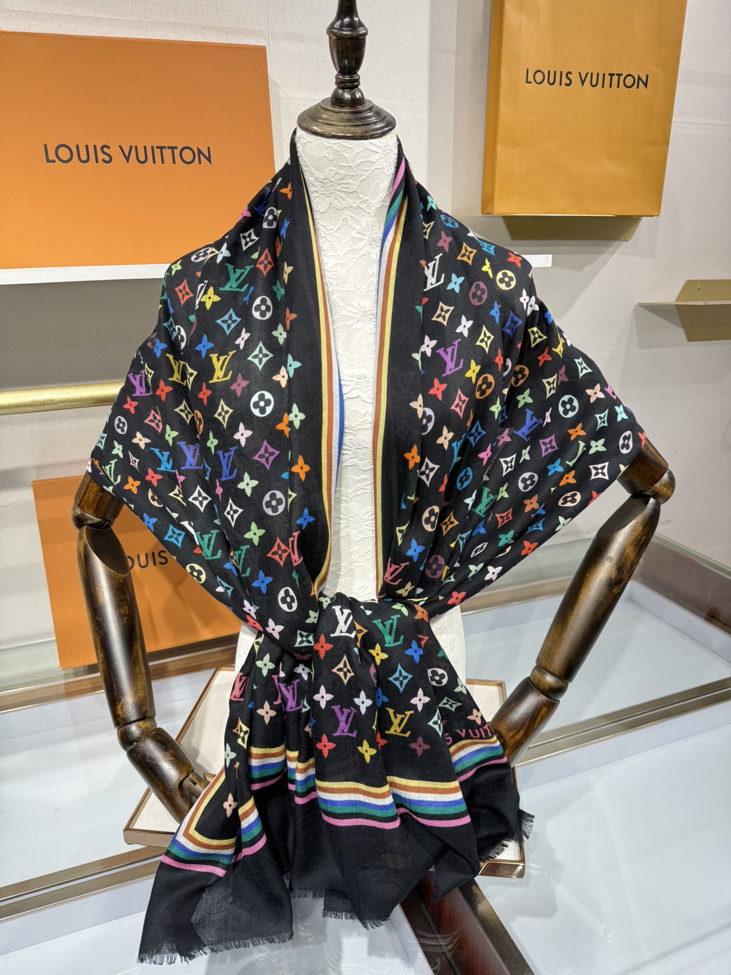 💟上新🌈 原版品质～～ Lv专柜款～就是告诉大家这款必须收～🆕❤️ 新款长羊绒😍专柜同步🌈✨这个size