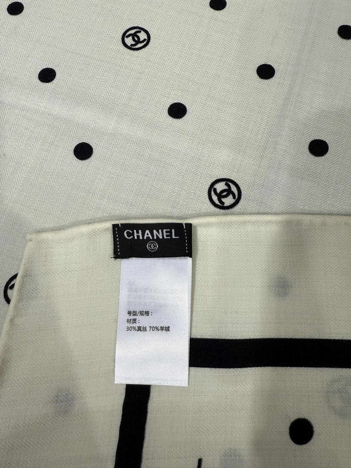 💟Chanel 【140顶级丝绒双面同色印花】简洁的双C设计配上小圆点黑白配色大大方方越简单越美丽时尚感