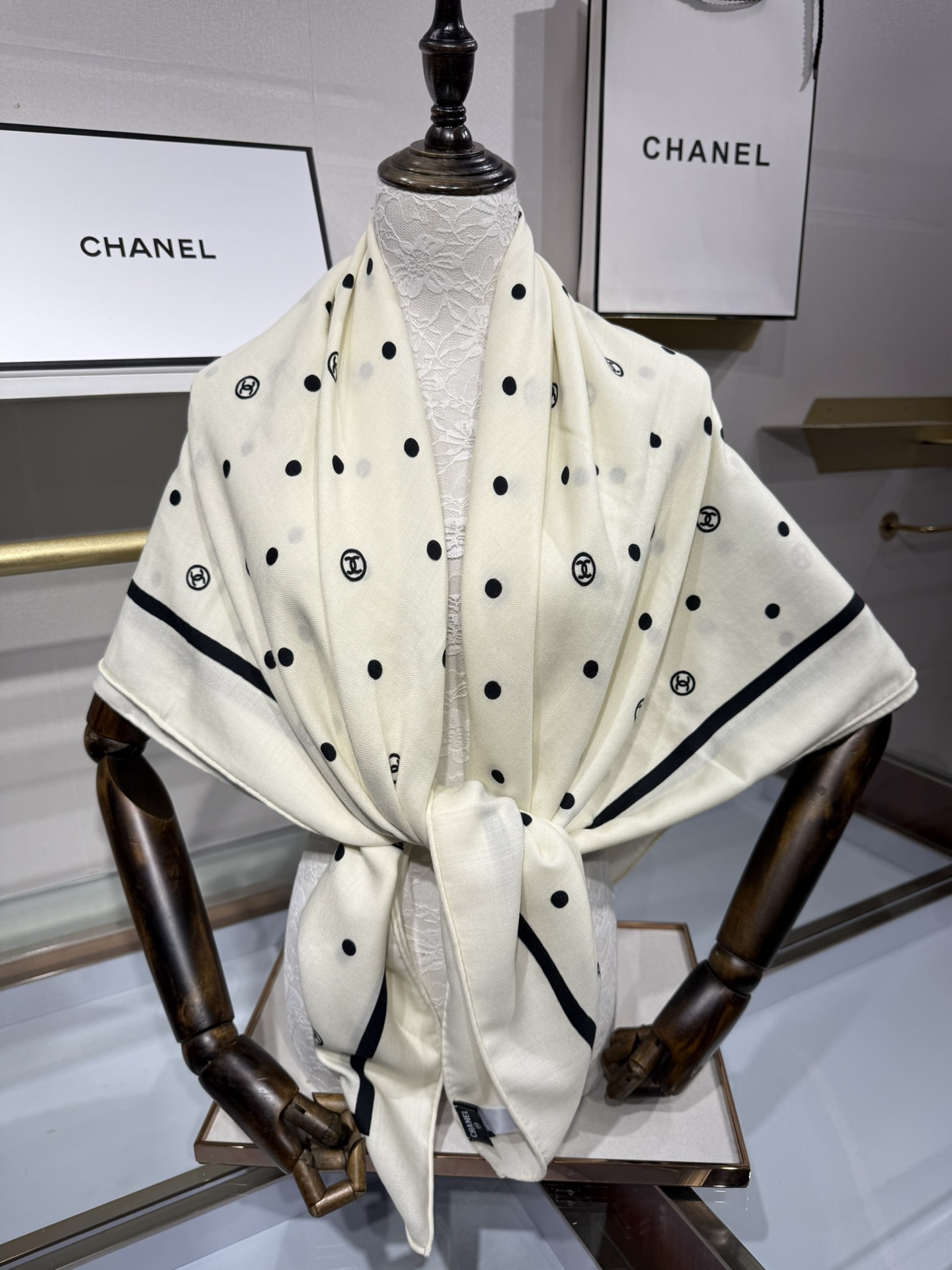 💟Chanel 【140顶级丝绒双面同色印花】简洁的双C设计配上小圆点黑白配色大大方方越简单越美丽时尚感