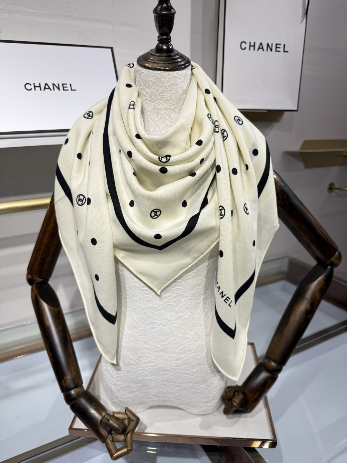 💟Chanel 【140顶级丝绒双面同色印花】简洁的双C设计配上小圆点黑白配色大大方方越简单越美丽时尚感