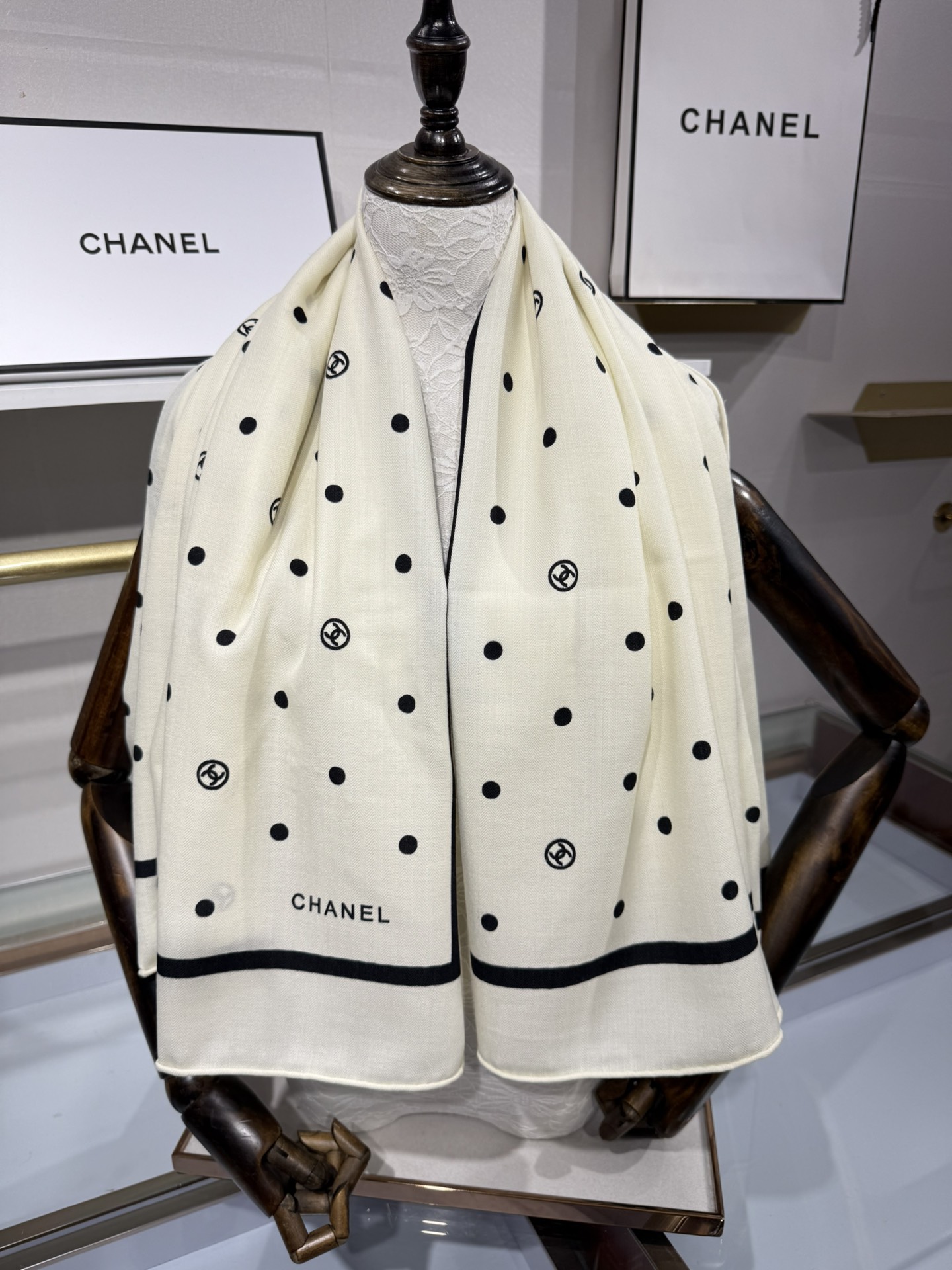 💟Chanel 【140顶级丝绒双面同色印花】简洁的双C设计配上小圆点黑白配色大大方方越简单越美丽时尚感