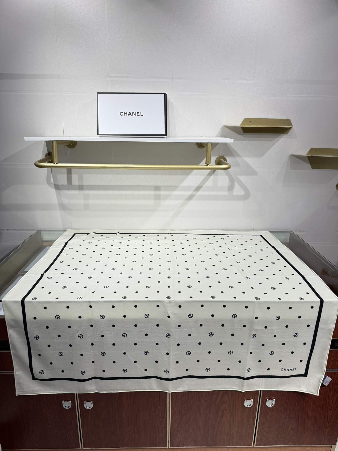 💟Chanel 【140顶级丝绒双面同色印花】简洁的双C设计配上小圆点黑白配色大大方方越简单越美丽时尚感