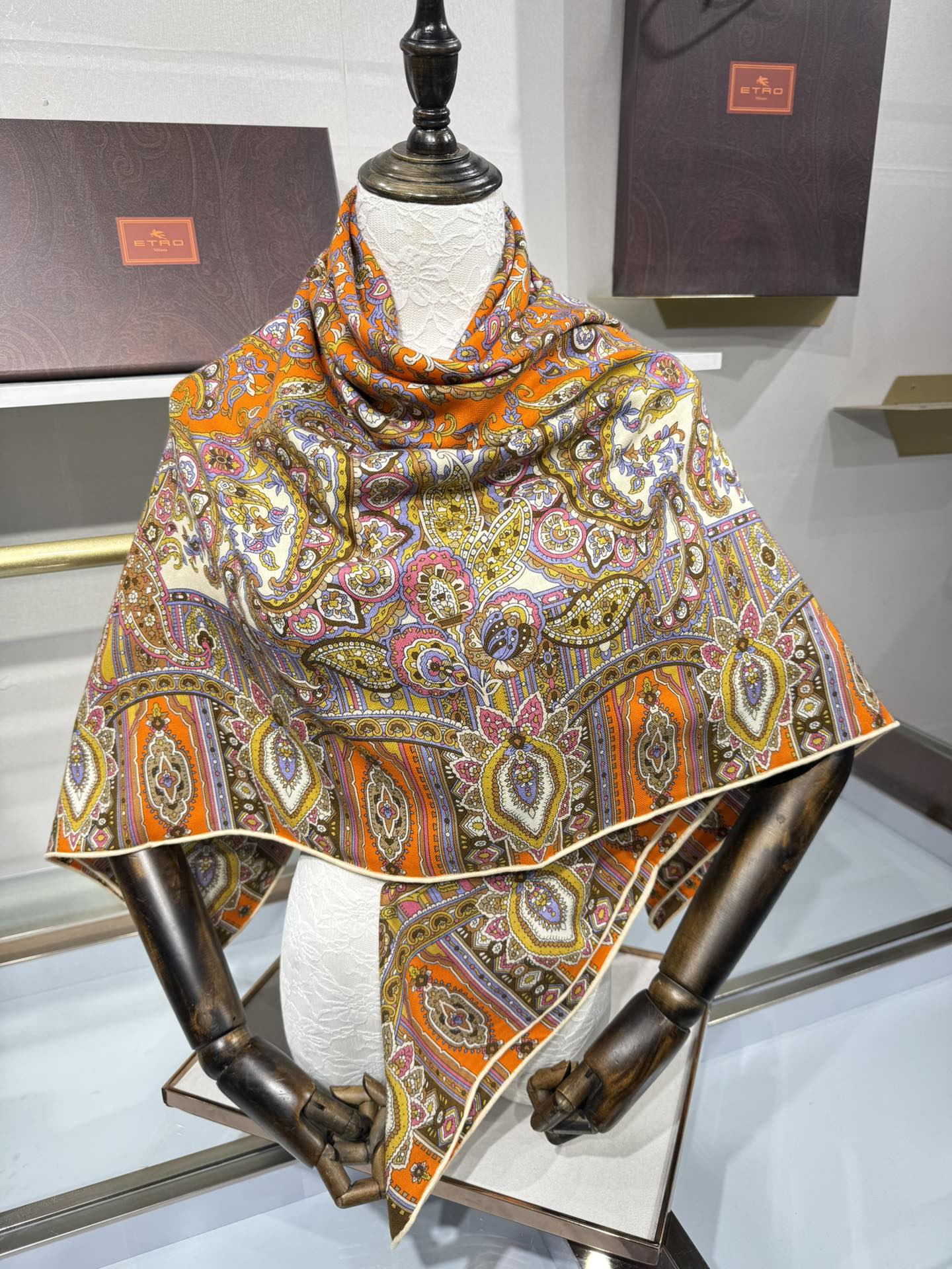 💟2025年 ETRo 秋冬抢先 上新💞【双面同色丝毛方巾】手工卷边山羊绒和真丝混纺披肩（70%山羊绒，