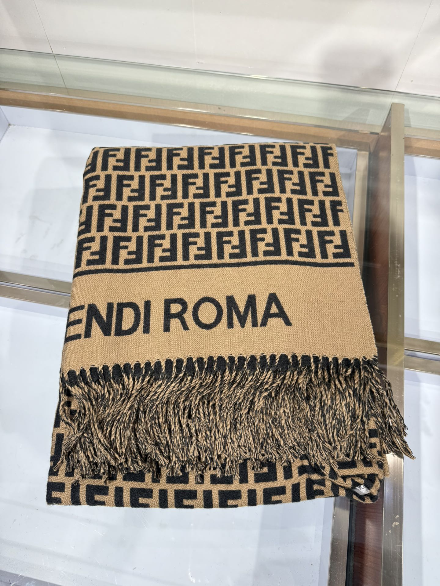 💟爆款来了新款免代购❗️极品‼️重磅最新经典FF字母元素羊毛斗篷，大极品‼️F主打的斗篷，专柜也是刚上架