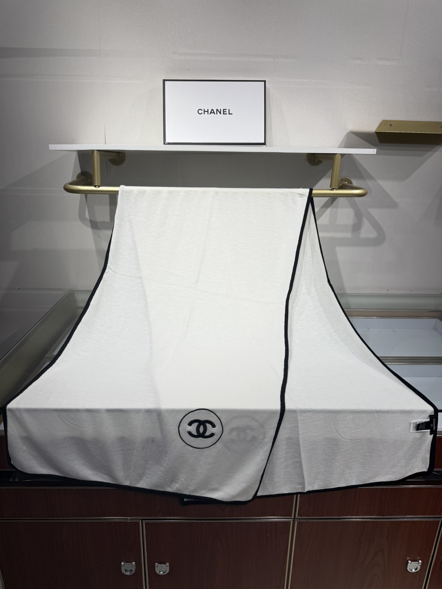 💟补单到货 Ch@nel 小香薄款丝绒长巾（吴昕 、古力娜扎同款）衣橱必收纳款✦这款如同绿水鬼般在专柜不