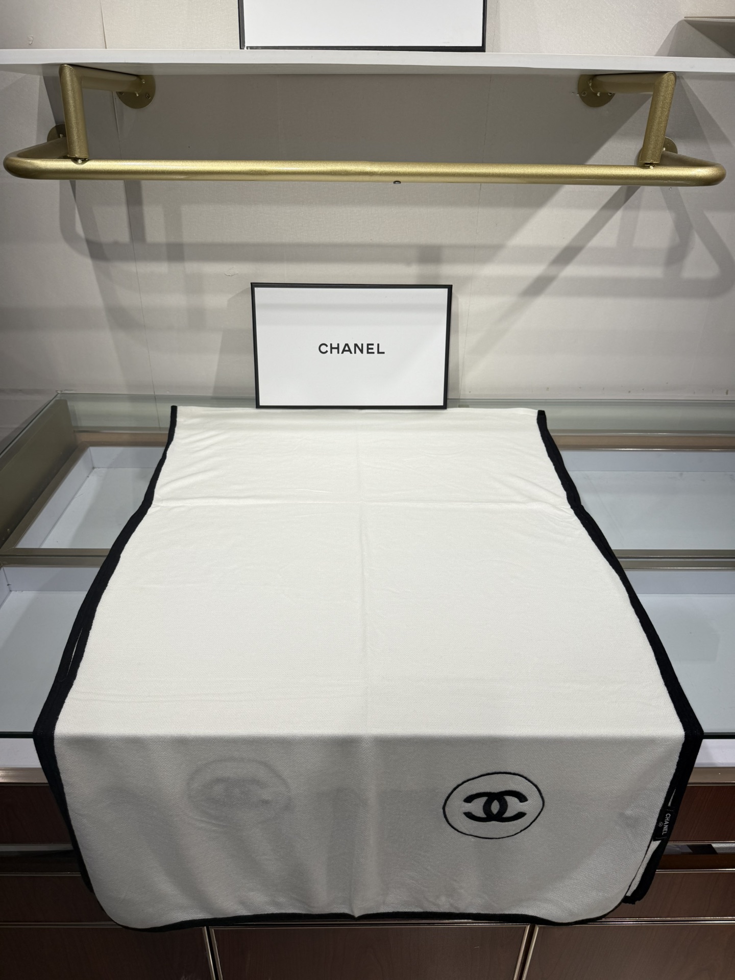 💟补单到货 Ch@nel 小香薄款丝绒长巾（吴昕 、古力娜扎同款）衣橱必收纳款✦这款如同绿水鬼般在专柜不