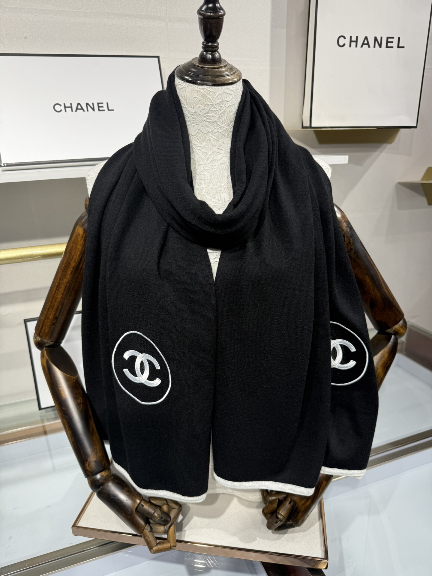 💟【Jennie金珍妮💫💫黑色】 1BlackPink成员Jennie金珍妮私服街拍！网络上对她的衣品评价非常高，被媒体