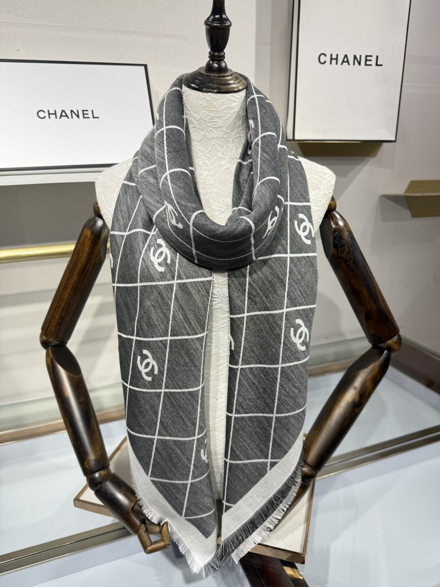 💟典菱格的包包已经成为香家历代经典不可替代的标志性图纹这款菱格围巾更是经典中的的高贵出品每一个品牌的lo