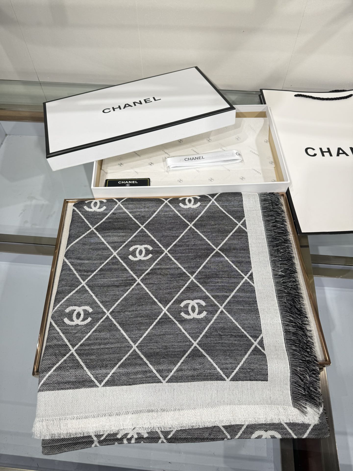 💟典菱格的包包已经成为香家历代经典不可替代的标志性图纹这款菱格围巾更是经典中的的高贵出品每一个品牌的lo