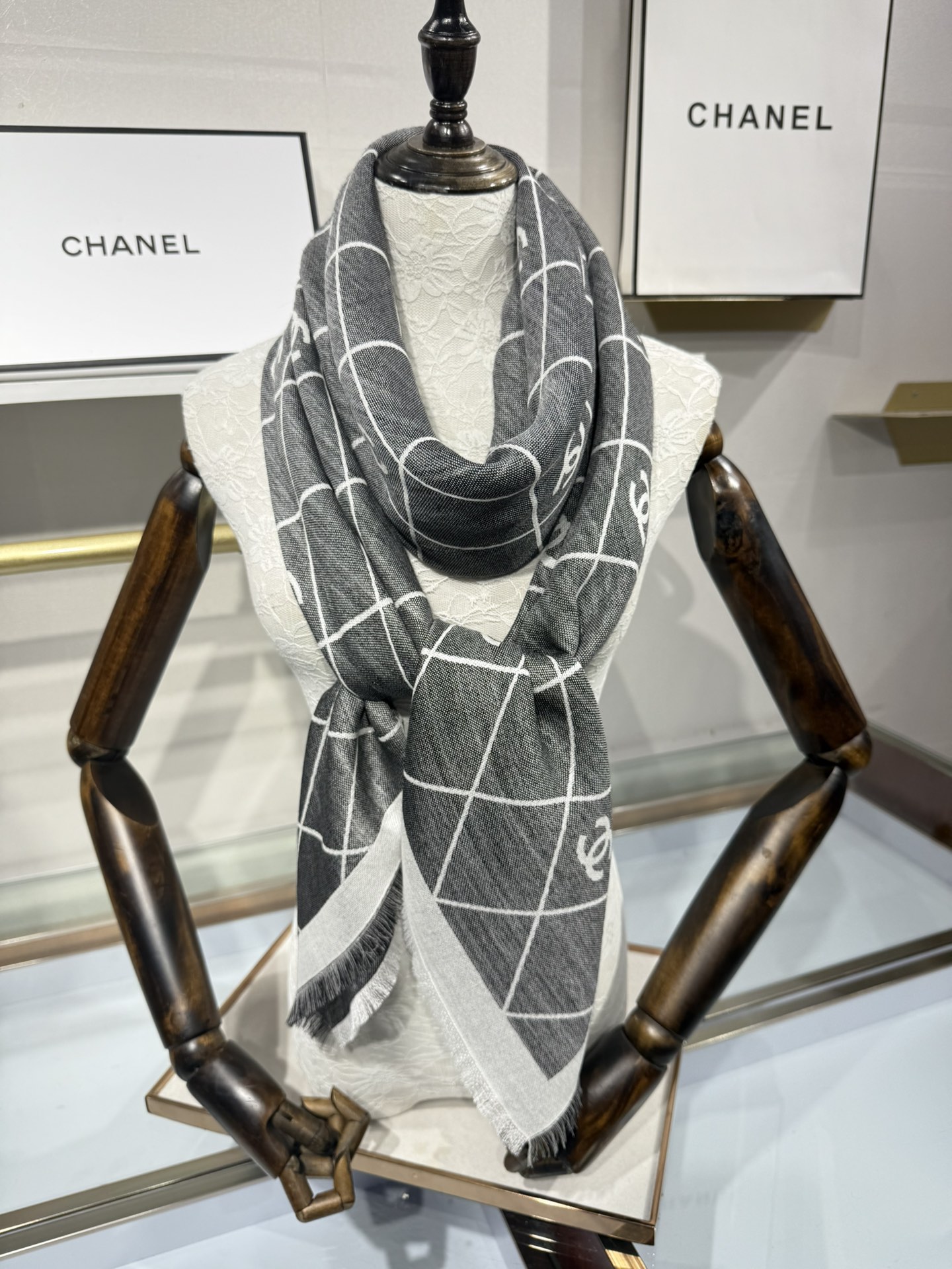 💟典菱格的包包已经成为香家历代经典不可替代的标志性图纹这款菱格围巾更是经典中的的高贵出品每一个品牌的lo