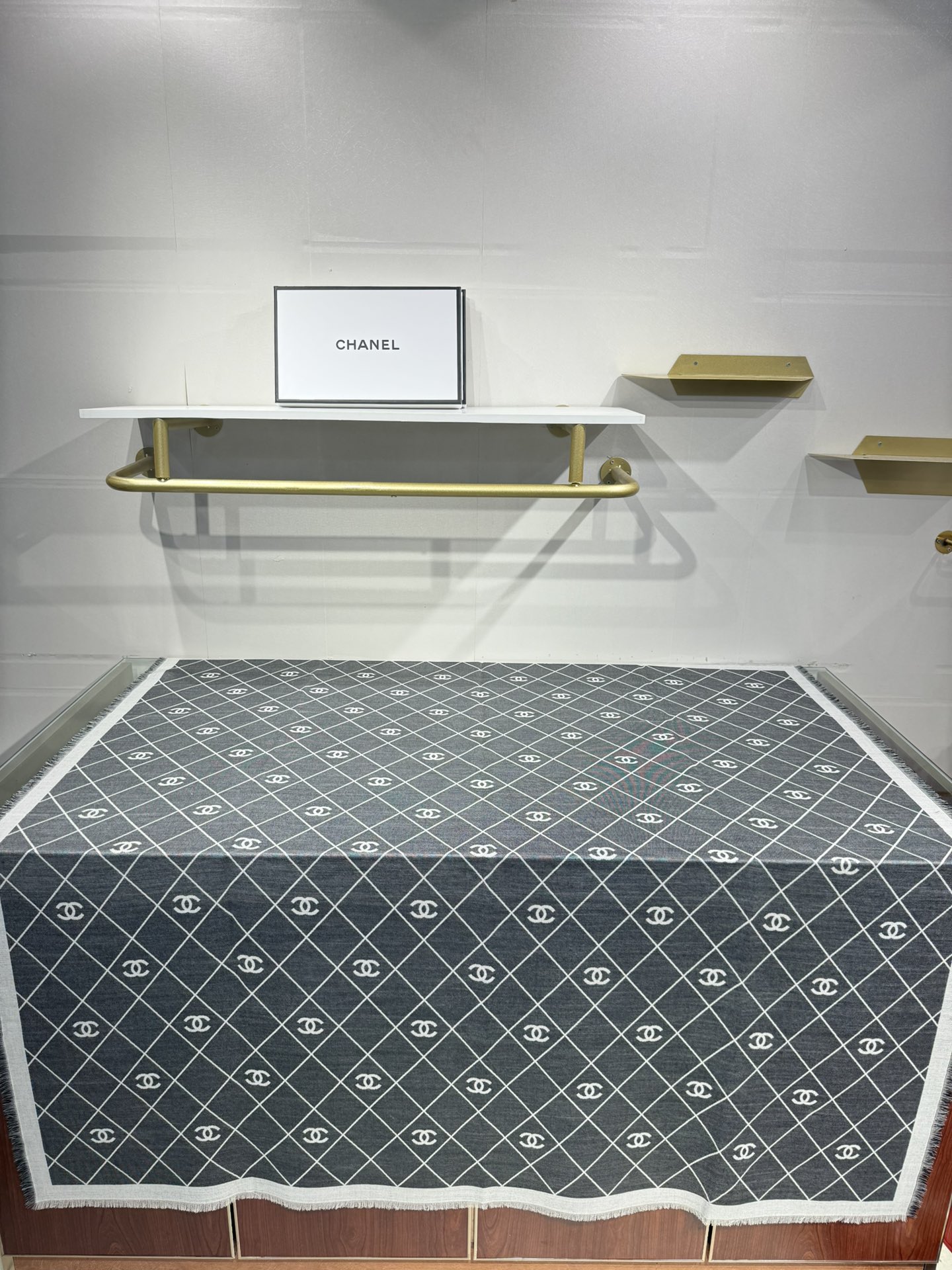 💟典菱格的包包已经成为香家历代经典不可替代的标志性图纹这款菱格围巾更是经典中的的高贵出品每一个品牌的lo