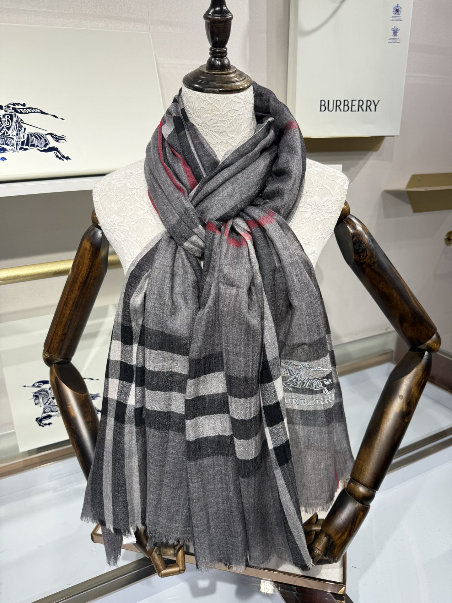 💟经典爆款补单到货！万众瞩目战马绣标官网经典版到货啦～软糯亲肤是我们的初衷～♦️最优质的年轻设计师推出的