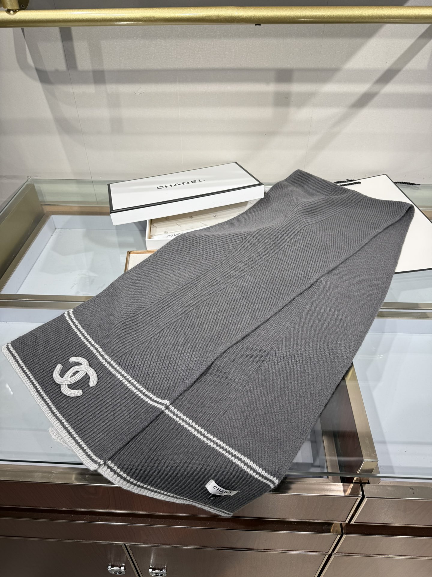 💟【香奶奶斜织线条纹理羊绒围巾｜优雅与温暖的臻品邂逅】精选细腻羊绒，以斜纹交织工艺勾勒经典线条，35*1