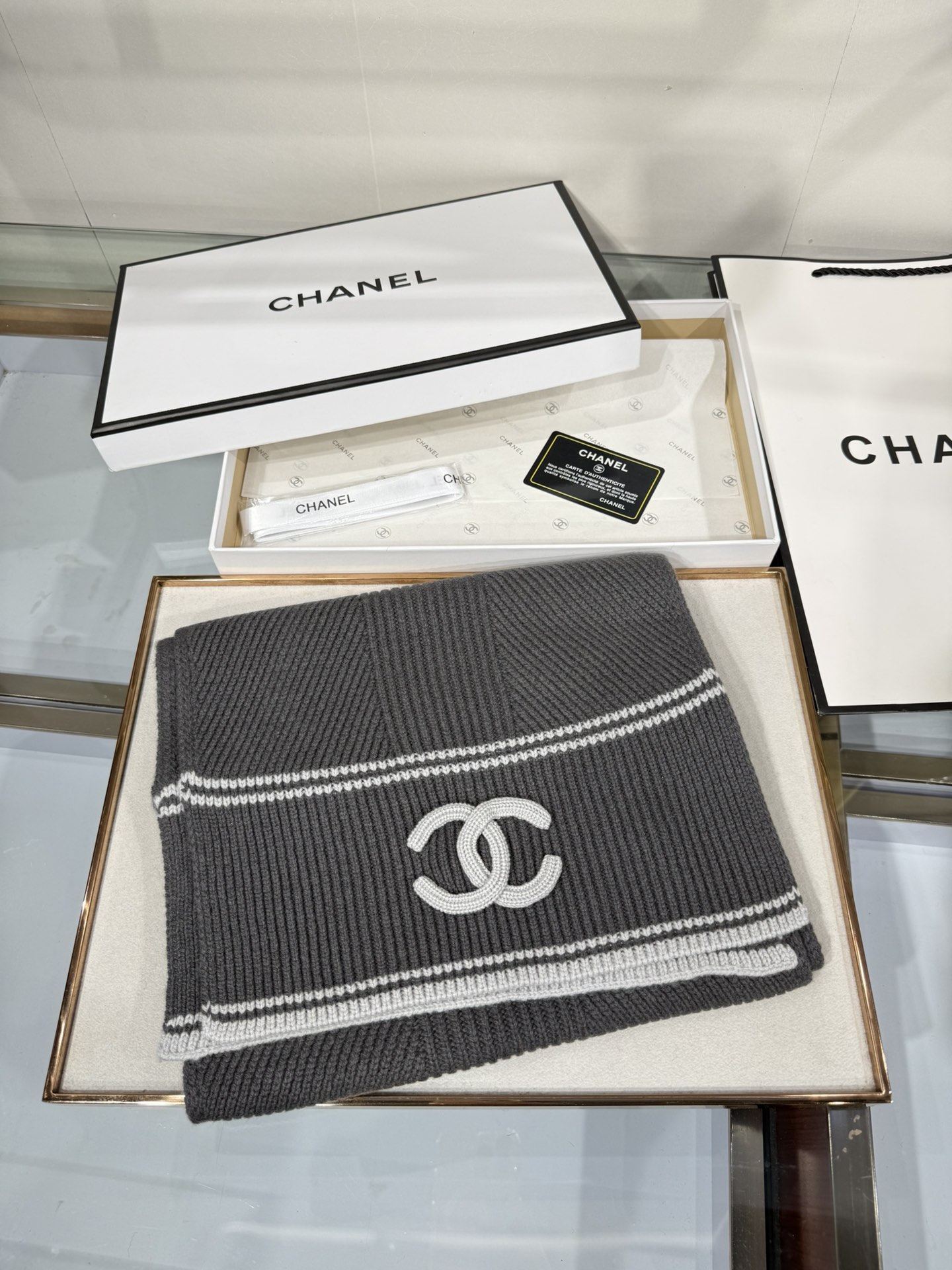 💟【香奶奶斜织线条纹理羊绒围巾｜优雅与温暖的臻品邂逅】精选细腻羊绒，以斜纹交织工艺勾勒经典线条，35*1