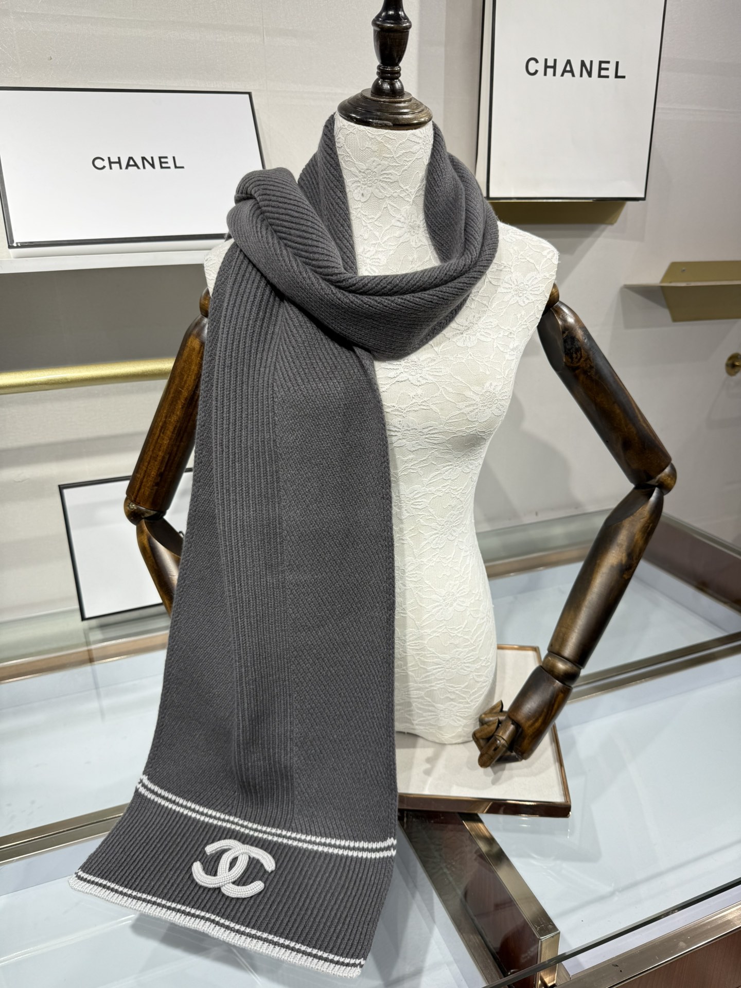 💟【香奶奶斜织线条纹理羊绒围巾｜优雅与温暖的臻品邂逅】精选细腻羊绒，以斜纹交织工艺勾勒经典线条，35*1