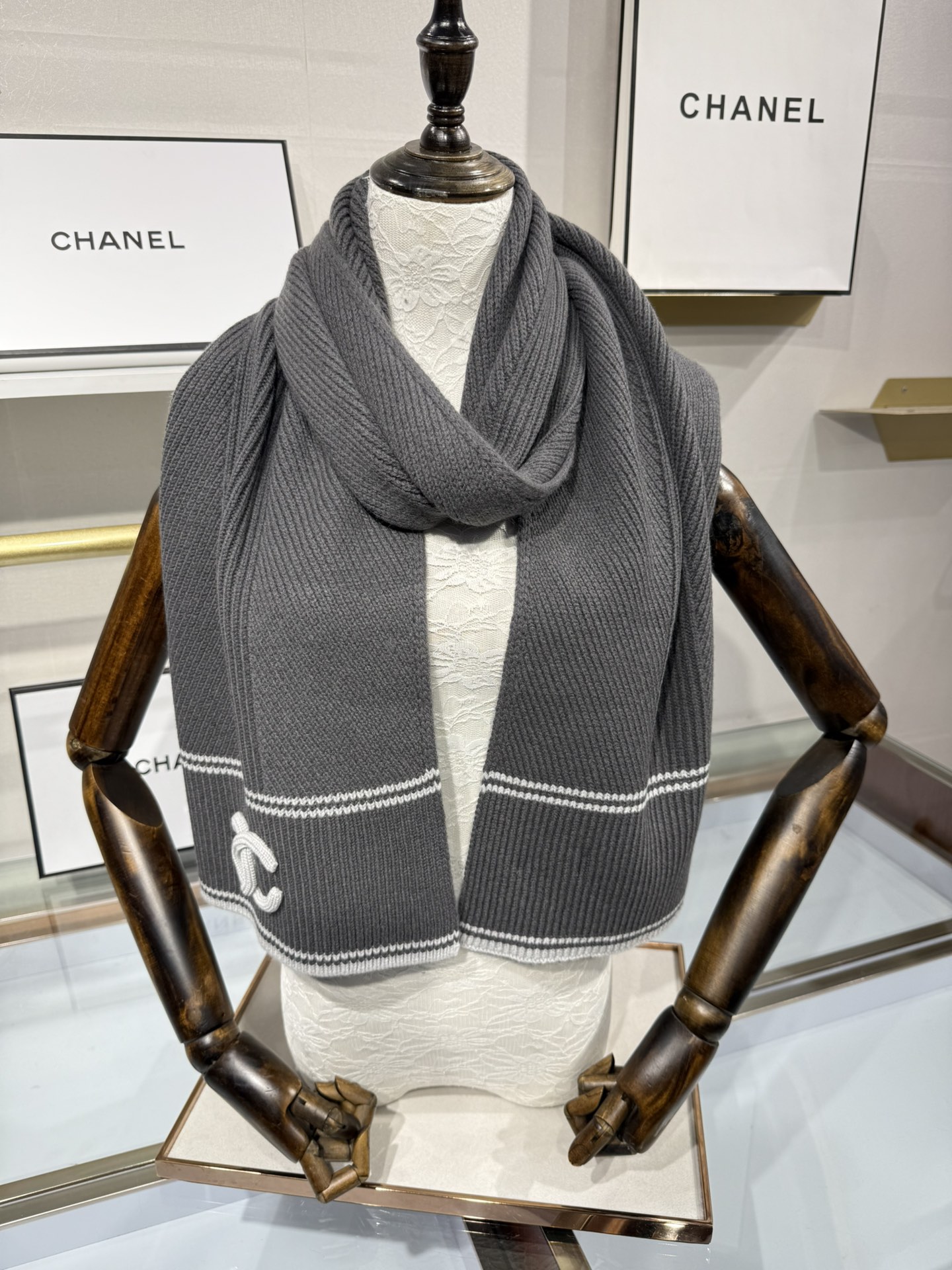 💟【香奶奶斜织线条纹理羊绒围巾｜优雅与温暖的臻品邂逅】精选细腻羊绒，以斜纹交织工艺勾勒经典线条，35*1