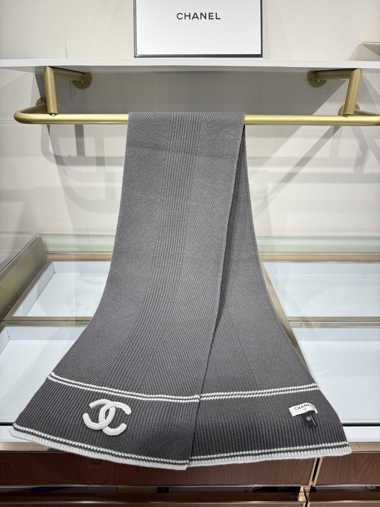 💟【香奶奶斜织线条纹理羊绒围巾｜优雅与温暖的臻品邂逅】精选细腻羊绒，以斜纹交织工艺勾勒经典线条，35*1